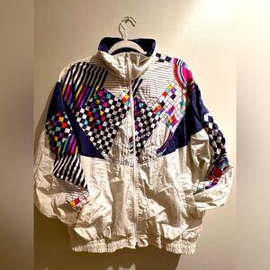 Vintage 90’s windbreaker nylon jacket. Size large.